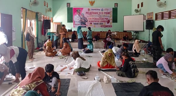 Pelatihan Ecoprint Jadi Upaya Pemberdayaan dan Penuntasan Anak Tidak Sekolah di Jember