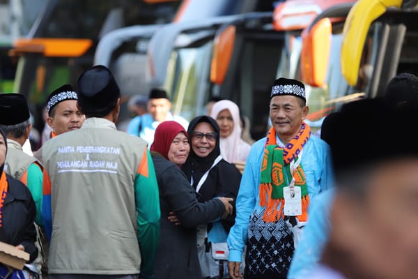 Balai Kota Among Tani Jadi Saksi Haru Kepulangan Jemaah Haji Kota Batu