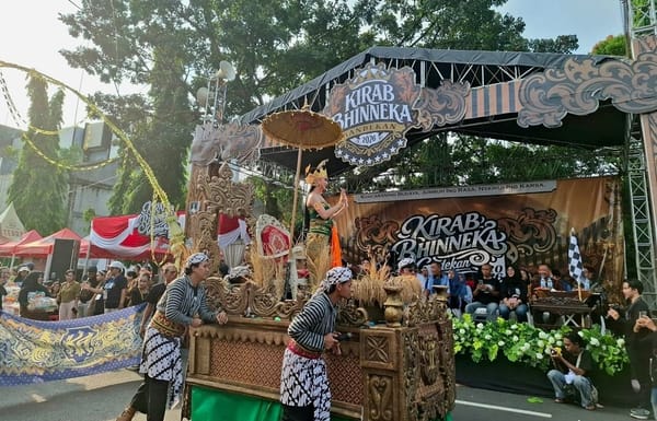 Kirab Bhineka Gandekan Meriah, Ribuan Warga Saksikan Parade Budaya dan UMKM