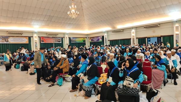 Tangis Haru Sambut Jemaah Haji Kepri, Pemulangan 10.978 Jamaah Berlangsung hingga Akhir Juni