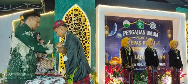 MDT Ma’arif Al Furqon Kacongan Wisuda 23 Santri, Pengurus Perkuat Fondasi IMTAQ Generasi Muda