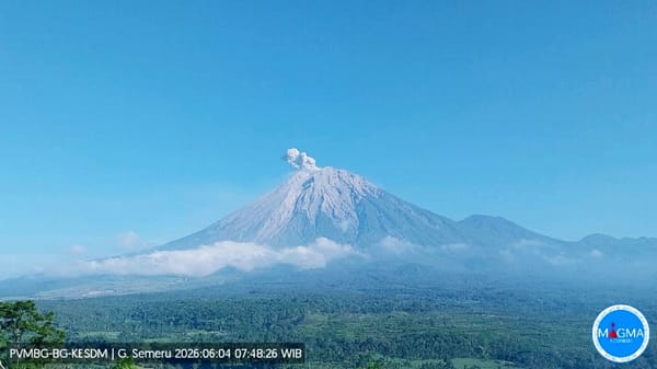 Gunung Semeru Kembali Erupsi, Status Siaga Peringatkan Masyarakat Waspadai Zona Bahaya