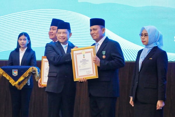 Presiden RI Anugerahkan Tanda Kehormatan Satyalencana Wira Karya kepada Gubernur Kepri Ansar Ahmad