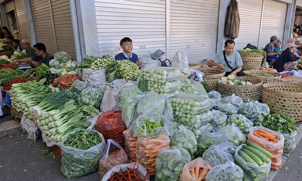 Harga Wortel Melonjak, Sawi Hijau Terjun Bebas di Pasar Sayur Solo Raya