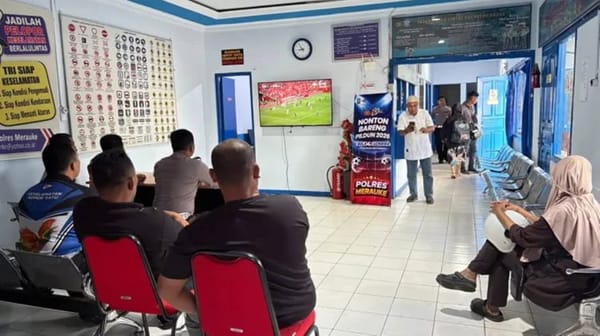 Satlantas Polres Merauke Sediakan Fasilitas Nobar Sambil Urus SIM