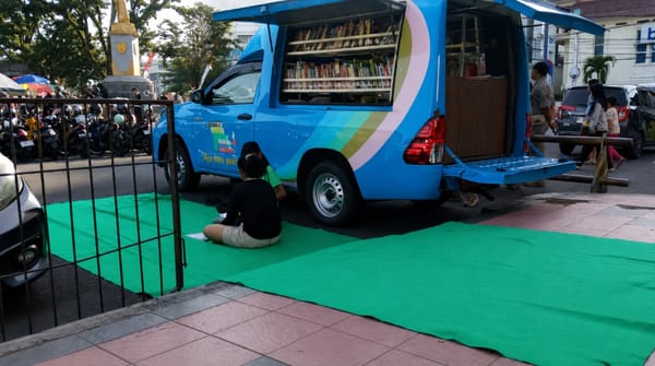 Genjot Indeks Literasi, Dispusip Jember Hadirkan Perpustakaan Keliling di Hari Libur