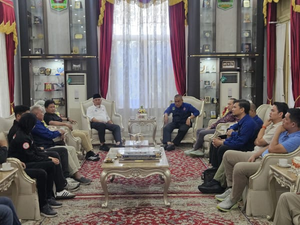 Gubernur Mahyeldi Sambut Tiga Karateka asal Sumbar yang memperkuat Tim Nasional
