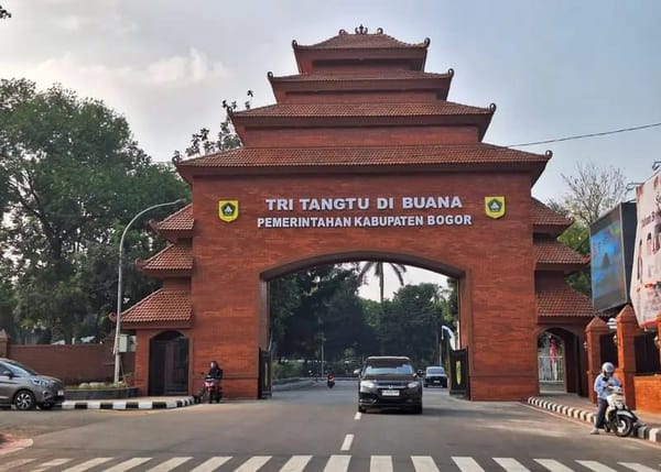 Pemkab Bogor Membangun Gapura Tri Tangtu Di Buana Versi Mini di 40 Kecamatan