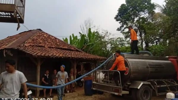 BPBD Pemkab Bogor Salurkan Air Bersih Pada Warga Terdampak Kekeringan