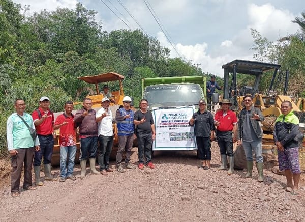 PT NSA Perbaiki Jalan Meranti–Darit, Warga Sambut Positif Akses Vital yang Lama Rusak