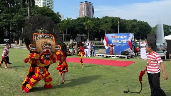 Melodi Persahabatan di Rizal Park : Saat Reog dan Gemufamire Memikat Hati Warga Manila