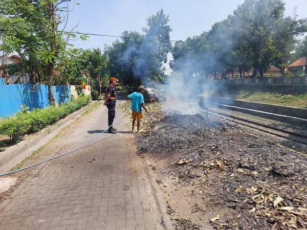 Asap Tipis di Tepi Rel, Ancaman yang Kerap Tak Disadari bagi Keselamatan Kereta Api