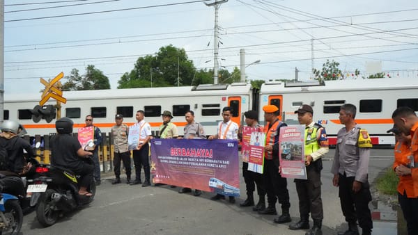 Jangan Abaikan Nyawa, KAI Daop 6 Ingatkan Pengguna Jalan Tak Terobos Palang Perlintasan
