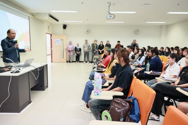 Dekan FISIP Unsoed Promosikan Budaya Banyumas Lewat Kuliah Tamu di Thailand