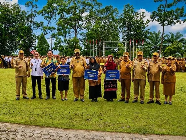 Wali Kota Jayapura Beri Apresiasi Kepada Lima ASN Purna Tugas