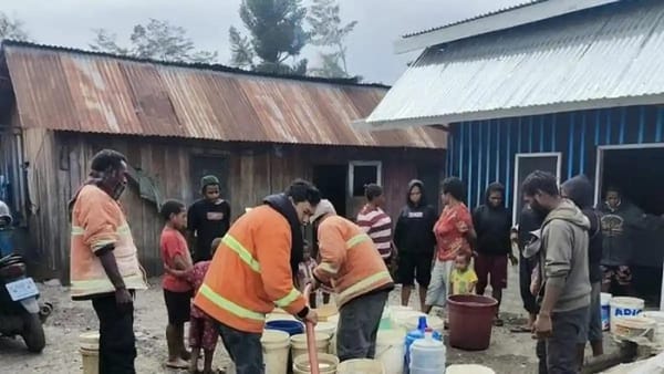 Pemkab Jayawijaya Alihfungsikan Mobil Damkar, Salurkan Air Bersih Untuk Warga