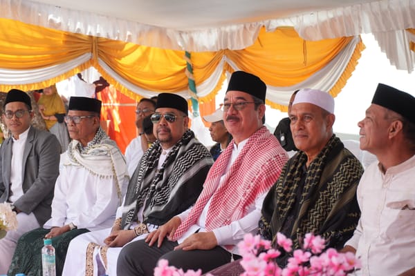 Gubernur Maluku Canangkan Pemasangan Atap Masjid Quba Al-Bayan Seith