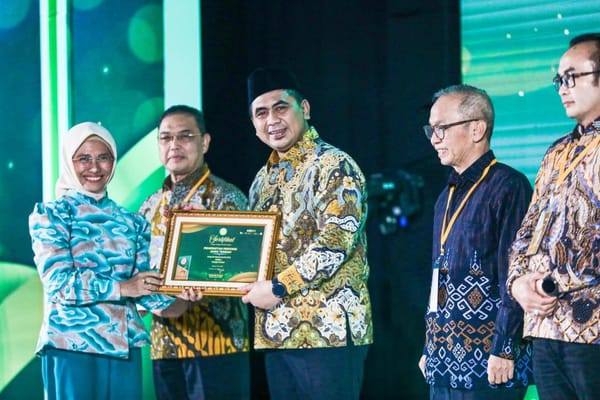 Boyong Enam Penghargaan Adinata Syariah 2026, Taj Yasin Percepat Kawasan Industri Halal