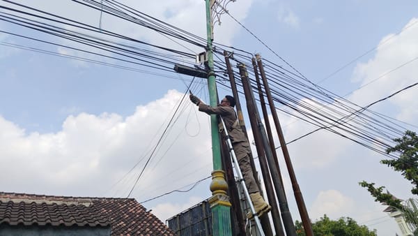 Demi Keselamatan dan Menjaga Estetika, Kabel Jaringan yang Semrawut Ditertibkan