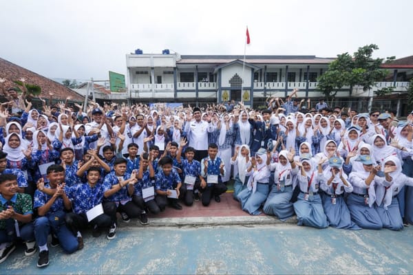Wagub Taj Yasin Ajak Siswa Siswi SMAN 1 Dayeuhluhur, Cilacap Merancang Road Map Masa Depan