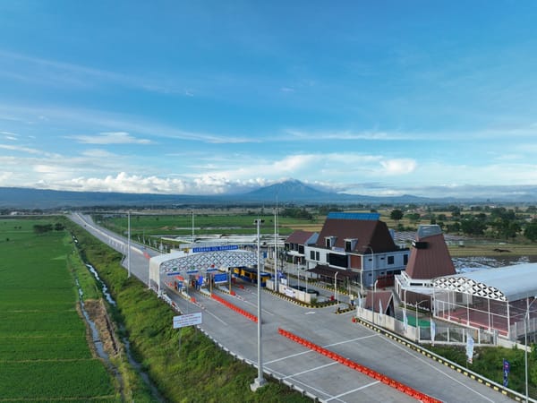 Wapres Tinjau Jalan Tol Prosiwangi Percepat  Konektivitas Jawa-Bali