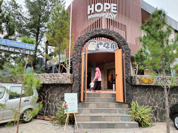 Cafe Pro Re Nata Cibubur Sediakan Ruang Belajar dan Konsultasi Kesehatan Gratis