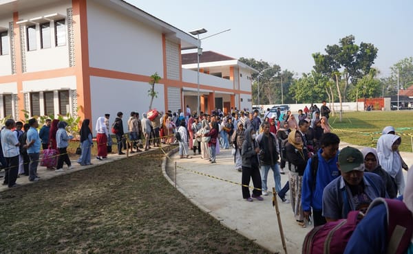 Suasana Haru  MPLS SR  Sragen, Anak Buruh Kini Bisa Wujudkan Mimpi