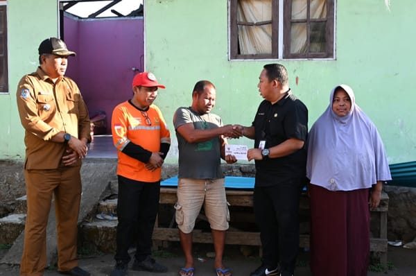 Warga Ternate Korban Puting Beliung Terima Bantuan Dari BAZNAS