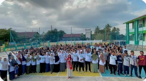 Dari Ruang Kelas ke Panggung Dunia, Kisah Feby Menyalakan Mimpi Ratusan Siswa MAN 2 Soppeng