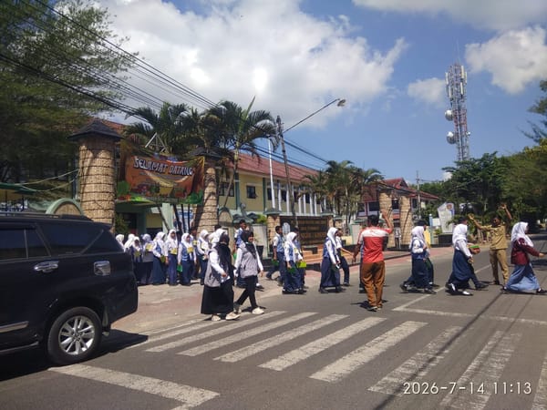 Kegiatan Siswa SMA Negeri ! Sumenep dalam Masa Pengenalan Lingkungan Sekolah.(MPLS),( foto : Rus )