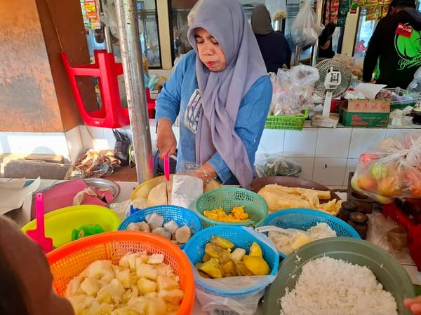 Lenjongan, Jajanan Tradisional yang Tetap Bertahan di Tengah Gempuran Kuliner Modern