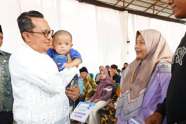 Bupati Tanah Datar Salurkan Bansos Rp245,3 Juta untuk 47 Pasien Rumah Sakit, Tegaskan Kesehatan Hak Dasar Warga