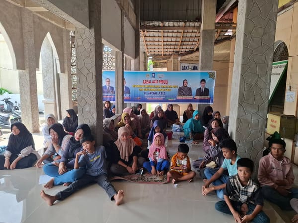Tak Pernah Lelah Berbagi, Arisal Aziz Kembali Salurkan Santunan Bulanan untuk Anak Yatim di Lubuk Alung