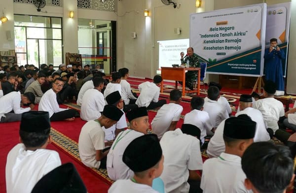 Babinsa Koramil 09/Salimpaung Tanah Datar Tanamkan Nasionalisme dan Disiplin kepada Santri Baru Ponpes Al Hidayah
