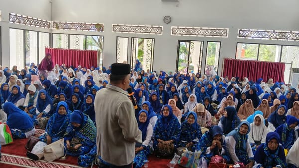 5 Amalan Menuju Rida Allah, Buya Zulkifli Sentuh Hati 2.000 Jemaah BKMT di Solok