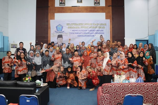 Puisi "Kaum Sepuh" Tandai Silaturrahim Pensiunan RRI Gorontalo dan Makassar