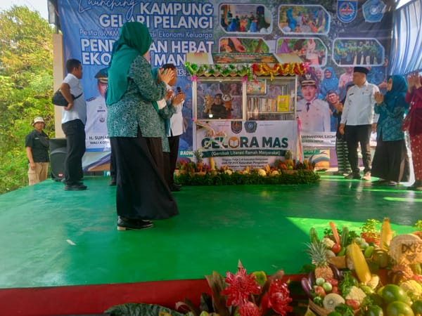 Kampung Galeri Pelangi RW 12 Pengasinan, Ikhtiar Warga Membangun Ekonomi, Literasi, dan Kebersamaan