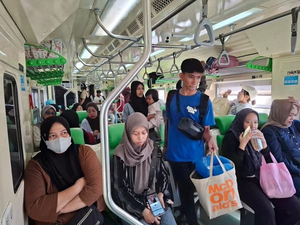 Liburan Murah Naik KA Bandara, Sensasi Wisata Singkat Favorit Keluarga