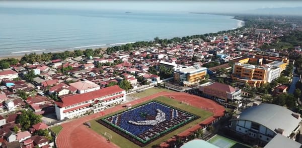 ‎12 Ribu Mahasiswa Baru UNP Gelar Papermob, Bentuk 20 Formasi Keren di PKKMB 2026