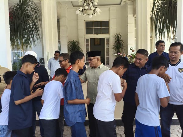 Bupati Yulianto Lepas Kontingen PS Pasbar U-13 dan U-15 Menuju Liga Soeratin Zona Sumbar 2026