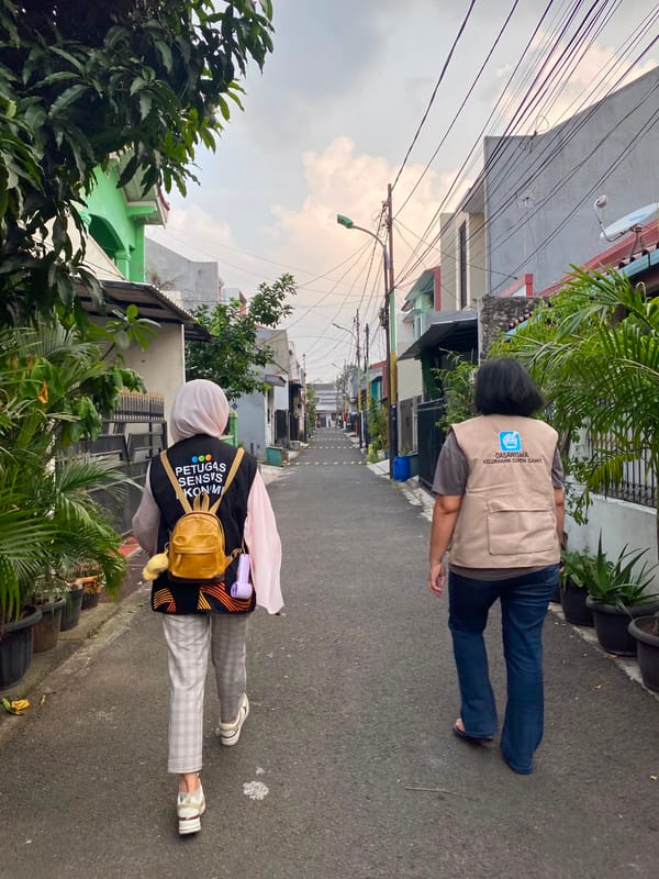 Melacak Angka di Bawah Terik Jakarta: Kisah Nata dan Rosita Memotret Ekonomi Warga