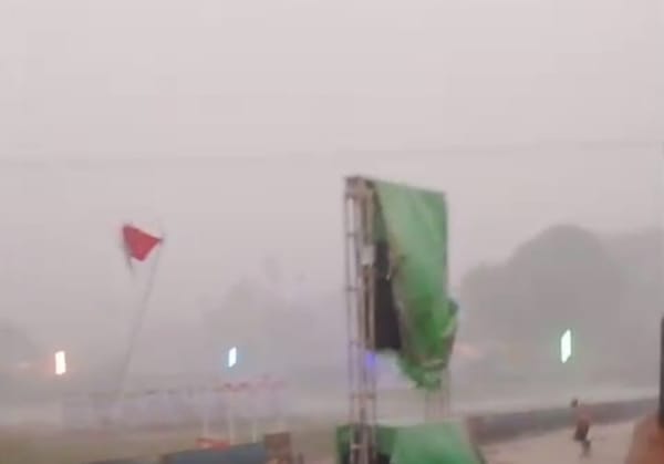 Angin Kencang Robohkan Tiang Bendera Penurunan Merah Putih di Darit Terhenti