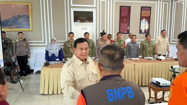 Presiden Prabowo Turun Langsung ke Kalbar, Pimpin Rapat Darurat Karhutla