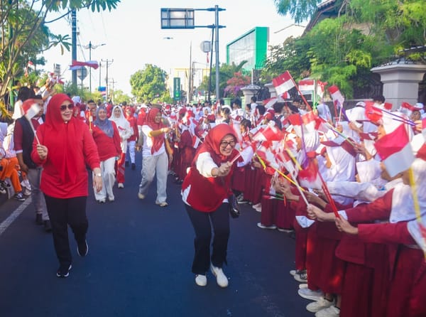 Ribuan Bendera Merah Putih Dibagikan kepada Masyarakat, Sambut HUT Ke 81 RI di NTB
