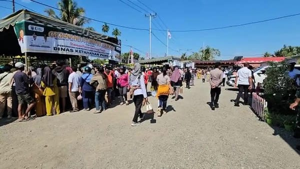 Ratusan Ibu Rumah Tangga Di Nabire Serbu Pasar Murah