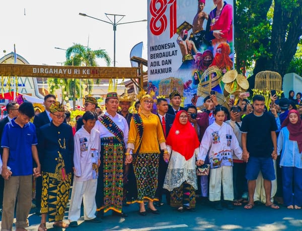 Pesan Kemanusiaan Gubernur NTB  di HUT RI ke-81 dengan Menggunakan Pakaian Khas Manggarae NTT