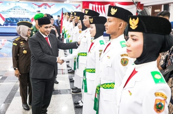 Wagub Taj Yasin  Kukuhkan Paskibraka Provinsi Jawa Tenga