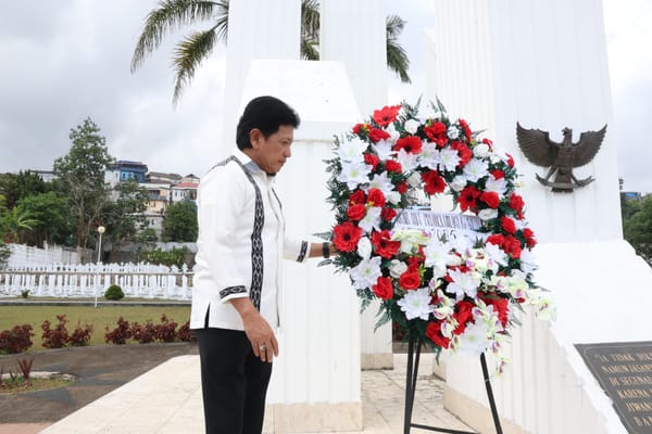 Sekda Maluku Sadali Ie Pimpin Ziarah di TMP Kapahaha