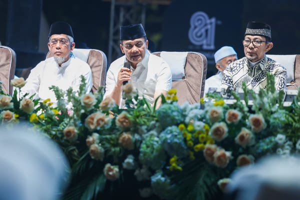 Ribuan Orang Mengikuti Jateng Bersholawat Pada Puncak Acara Peringatan Hari Jadi ke_81  Provinsi Jawa Tengah