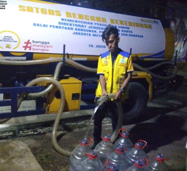 Masyarakat Terdampak Kekeringan  Pebayuran Bekasi mendapat 8.000  Liter Air Bersih
